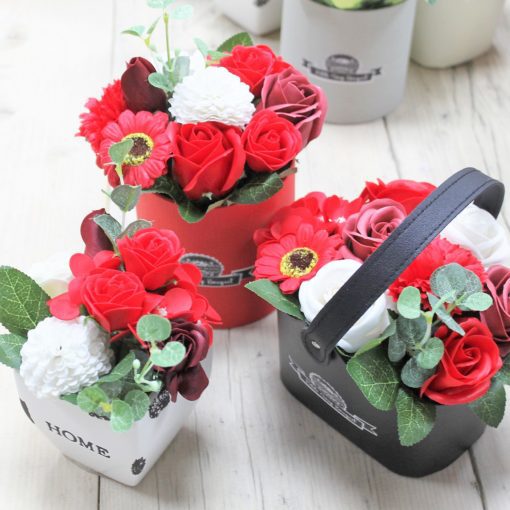 Tvålblommor Röd Bukett Presentkorg - Rich Reds - Bild 3