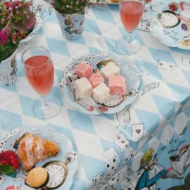 Talking Tables Bordsduk Alice i Underlandet Blå – Truly Alice