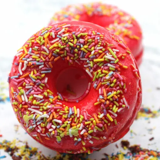 Badbomb Donut med Strössel - Jordgubbe & Banan